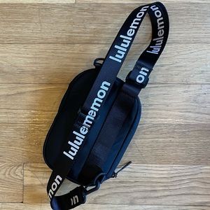Lululemon Belt Bag - black